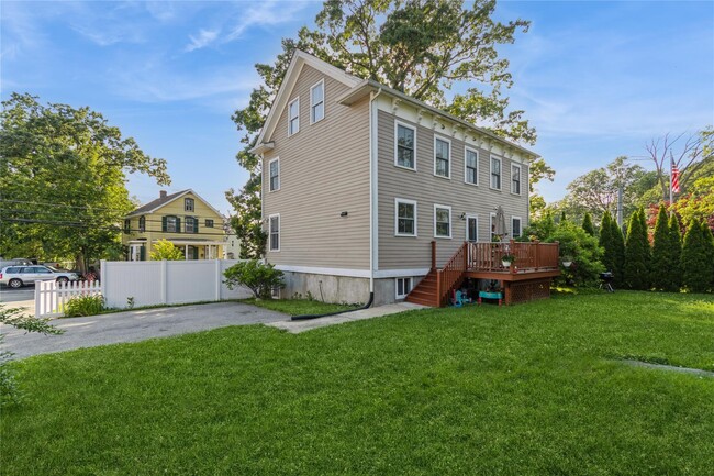 Building Photo - 120 Verplanck Ave