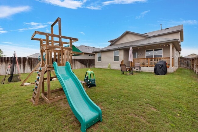 Building Photo - Beautiful 4 Bedroom/2.5 Bathroom Two Story Newly Built in the West Side of San Antonio