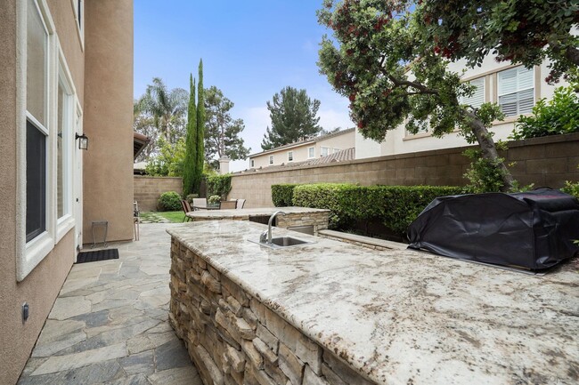 Building Photo - 43 Topanga