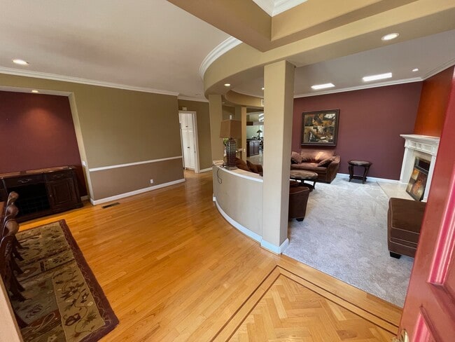 Building Photo - 19077 Oriente Dr