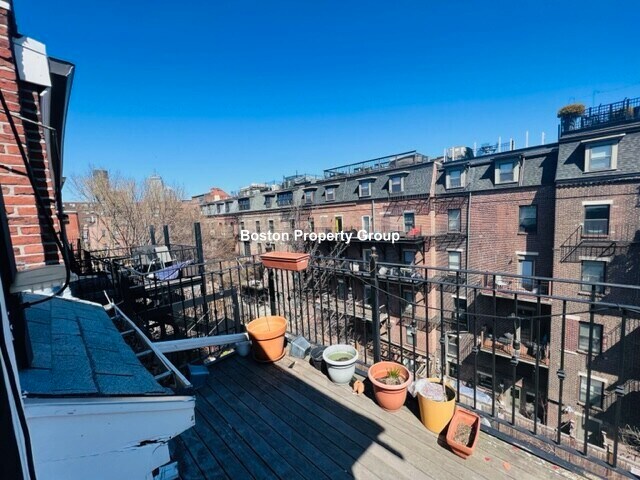 Building Photo - 32 E Springfield St