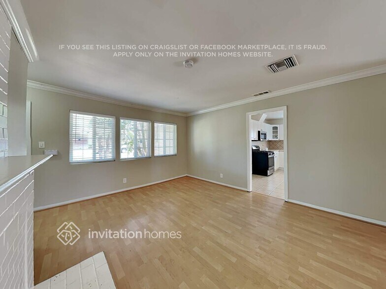 Building Photo - 7943 Lasaine Ave