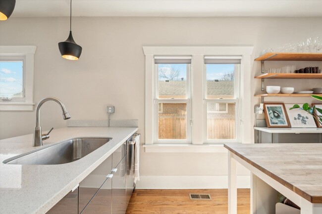 Building Photo - 3BD, 3BA Sunnyside Bungalow with 3-Car Garage