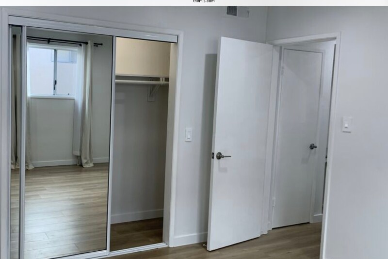 Building Photo - 450 Rexford Dr