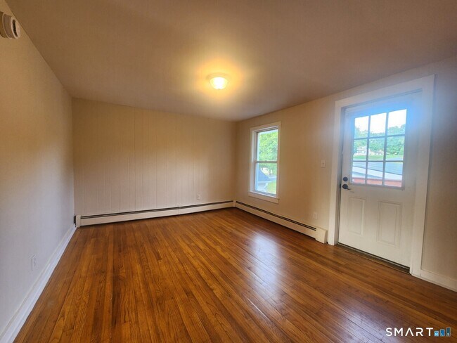 Building Photo - 283 Somers Rd