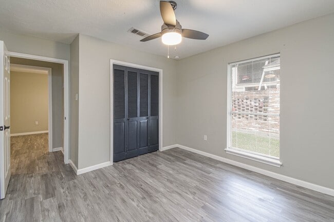 Building Photo - 16911 Summit Oaks Ln