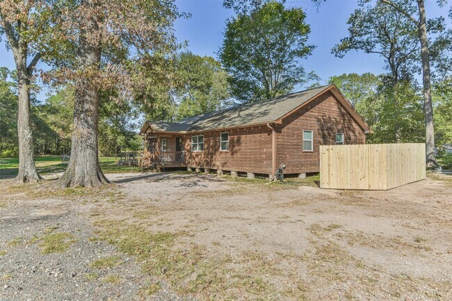 Building Photo - 24237 Creekwood Dr