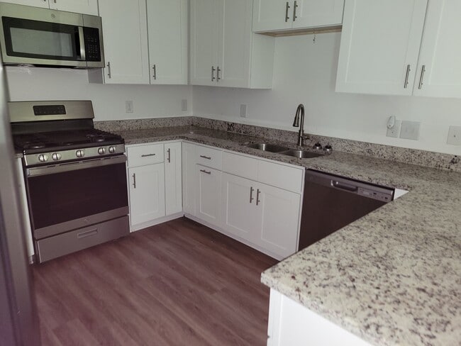 Building Photo - 2212 Gardenview Ct