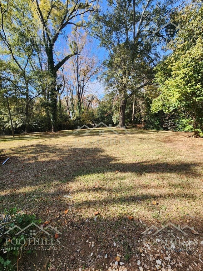 Building Photo - 1917 Inman Dr