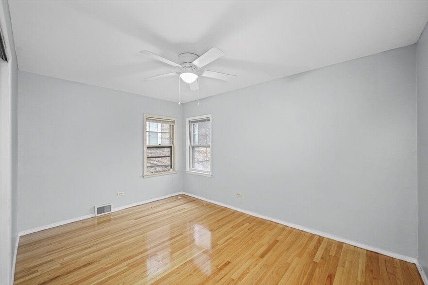 Building Photo - 6158 N Hoyne Ave