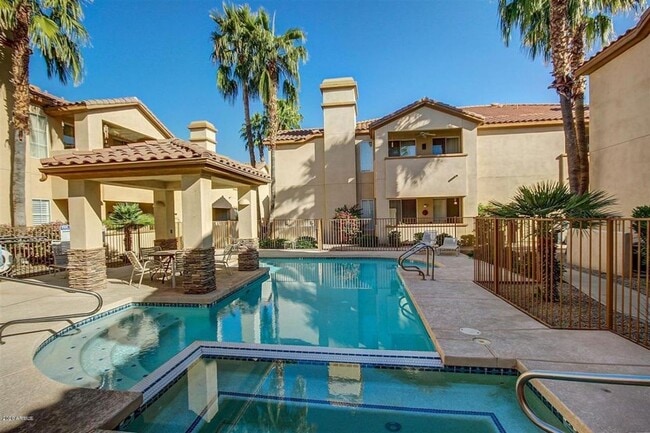 Building Photo - 3 bed remodeled  Old Town condo w/garage