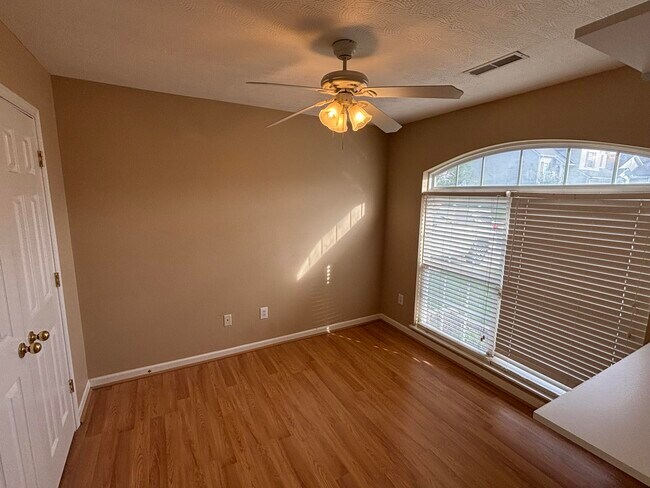 Building Photo - 2601 Buck Ln