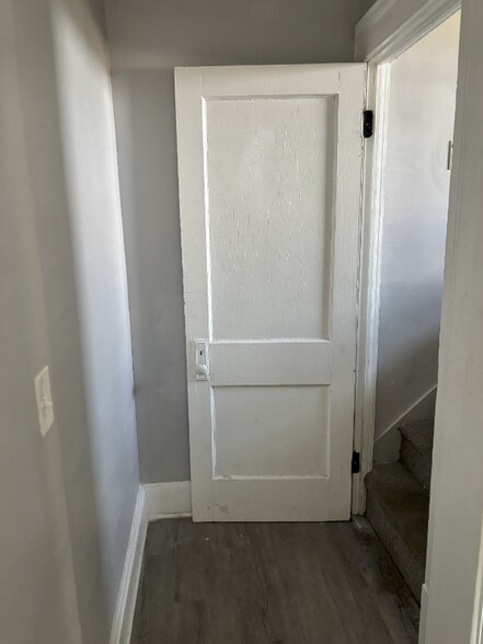 Building Photo - 2833 E 100th St