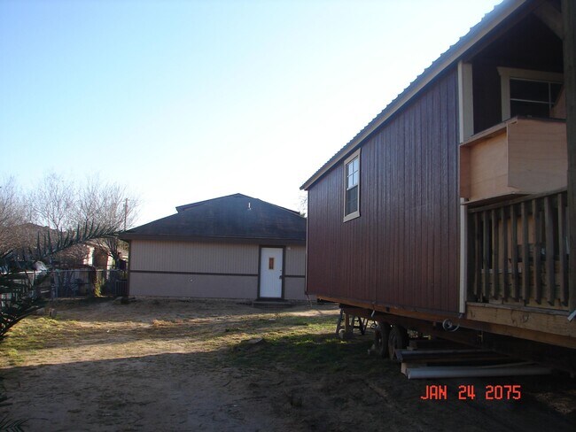 Building Photo - 3113 E Ash St
