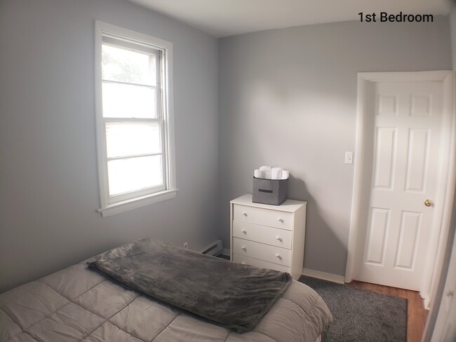 1st Bedroom with pillow top Queen Bed - 30 Umberto Ave