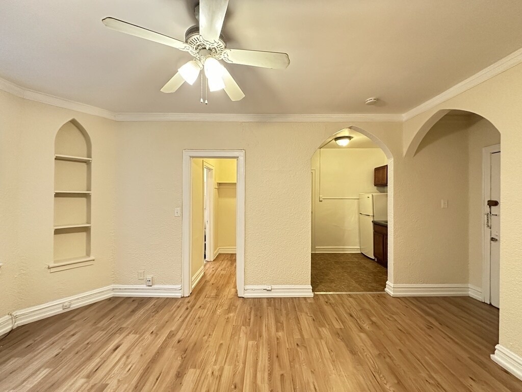 Building Photo - 4834 N Damen Ave