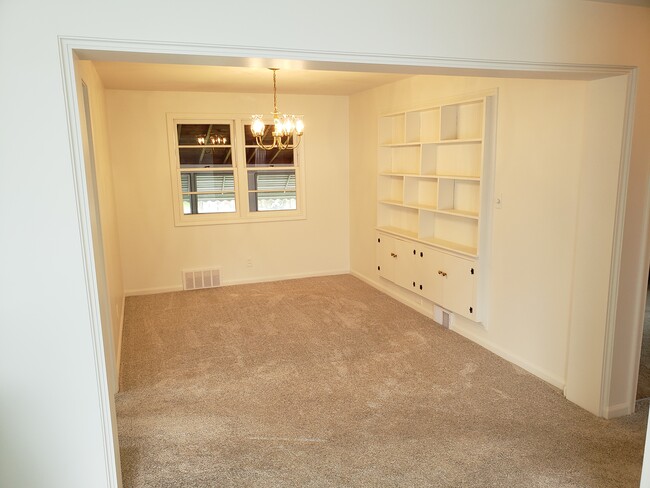 Dining Room. - 358 Wehrle Dr