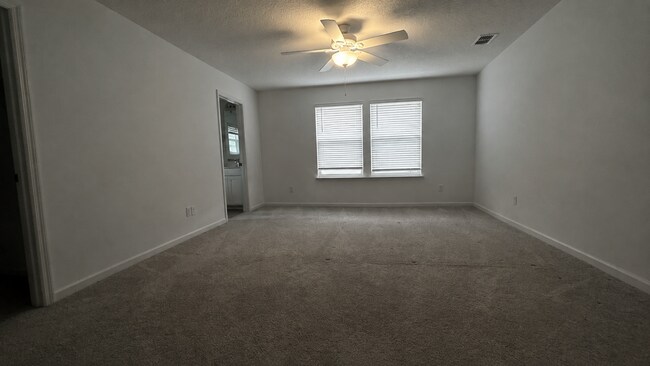 Building Photo - Charming 3BR Townhome with Screened-In Patio