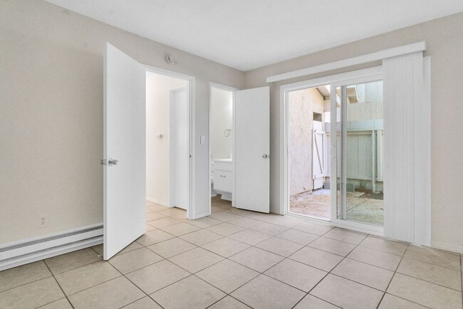 Building Photo - Spacious four bedroom in Prime UTC/UCSD Location! Available immediately!