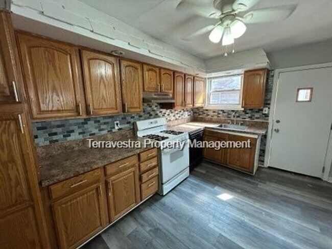 Building Photo - 6020 Highland Ave