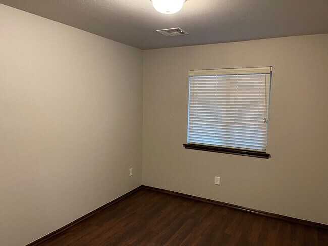 Building Photo - 6923 Mayberry Ln