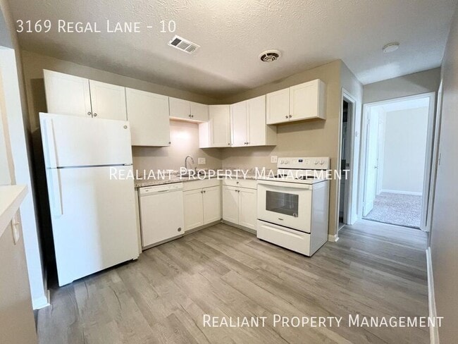 Building Photo - 3169 Regal Ln