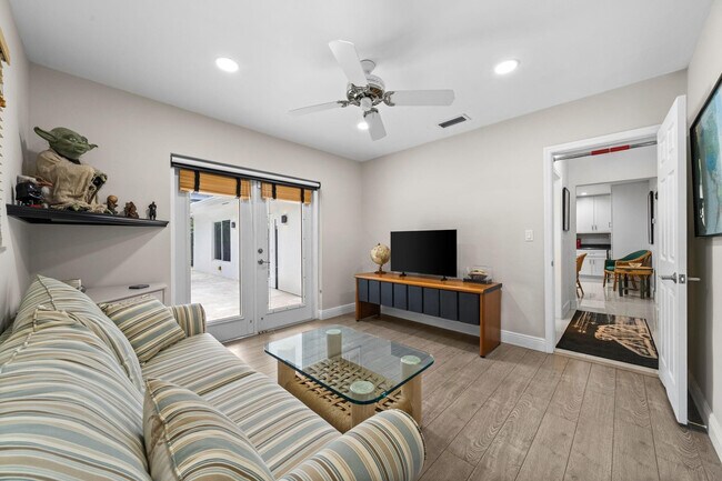 Building Photo - 326 Seven Isles Dr