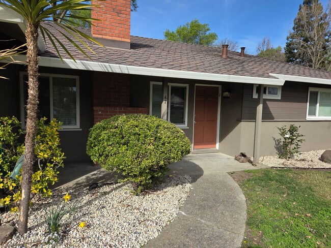 Building Photo - Super Charming Pleasant Hill Home