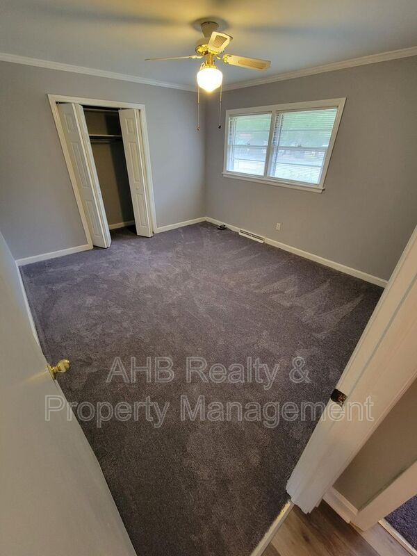 Building Photo - 801 Sycamore Rd