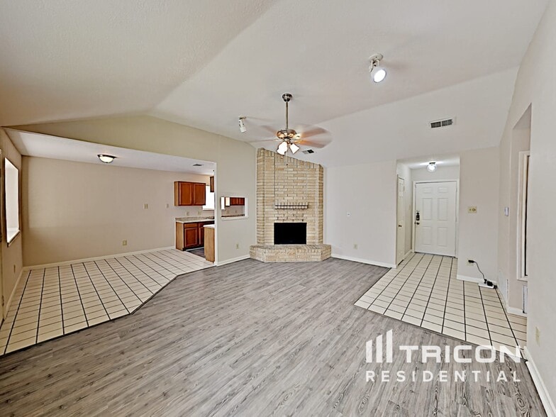 Building Photo - 3415 Sandbrook Dr