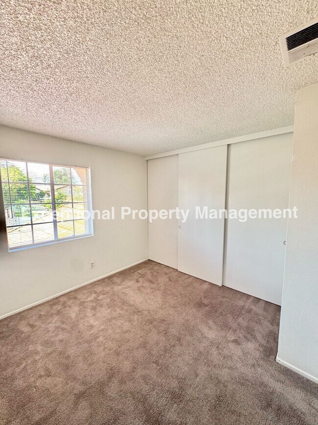 Building Photo - Ready to move in 3 bed 3 bath home!