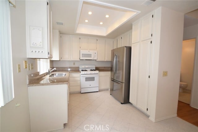 Building Photo - 2595 Plaza del Amo