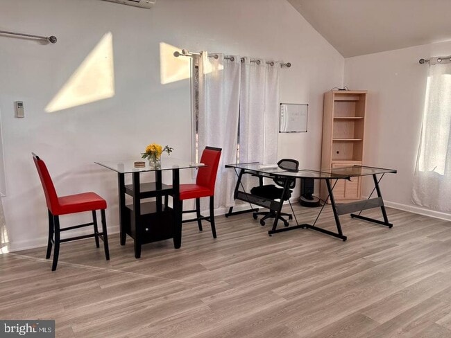 Building Photo - 215 Bryn Mawr Ave