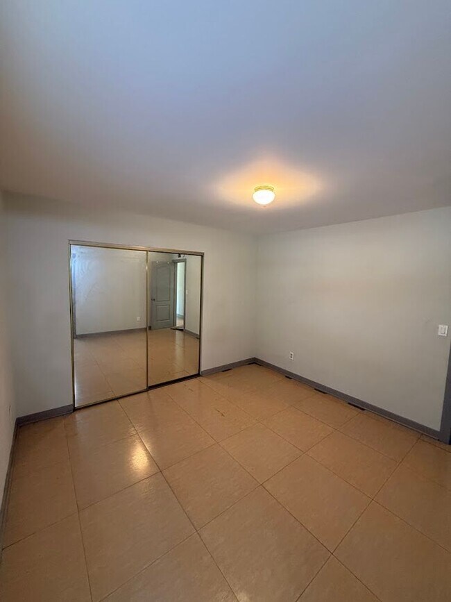 Building Photo - 3 Bedroom 2 Bathroom Granada Hills Home (Main House) Great Location!