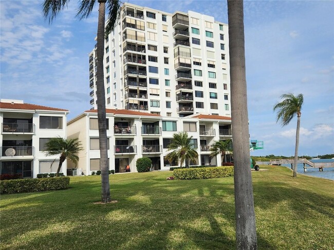 Building Photo - 6287 Bahia Del Mar Cir N