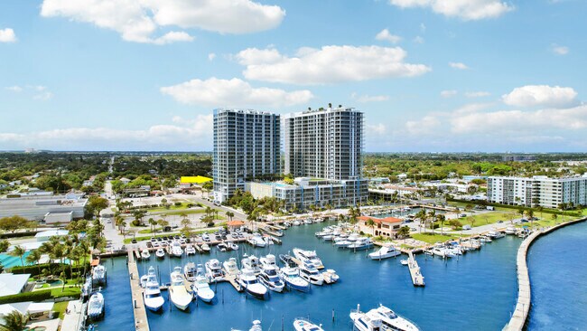 Building Photo - 220 Lake Shore Dr