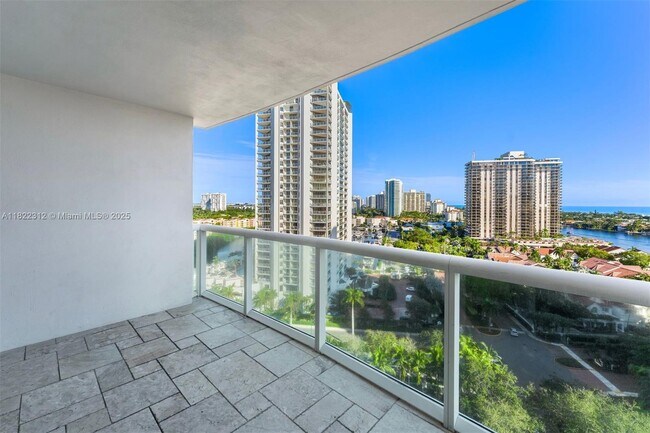 Building Photo - 19400 Turnberry Way