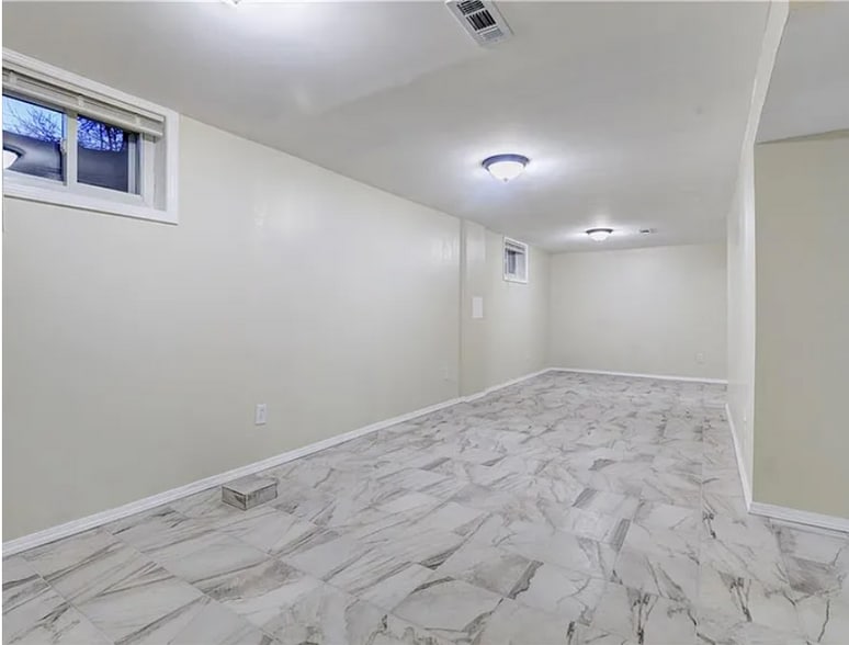 Building Photo - 5517 Willow Ave