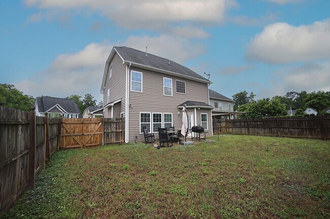 Building Photo - 709 Lone Pine Loop