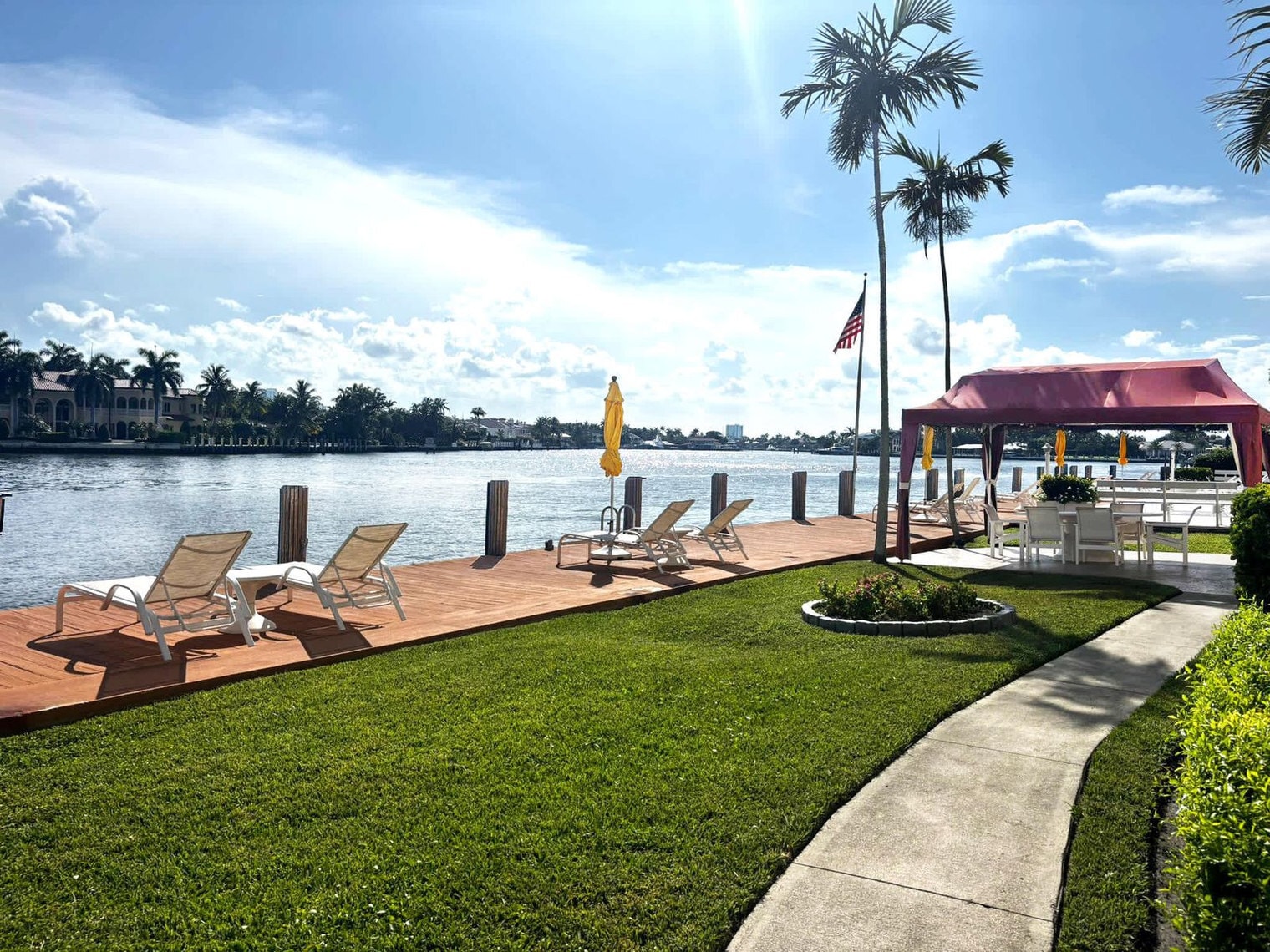 Building Photo - 2908 Bayshore Dr