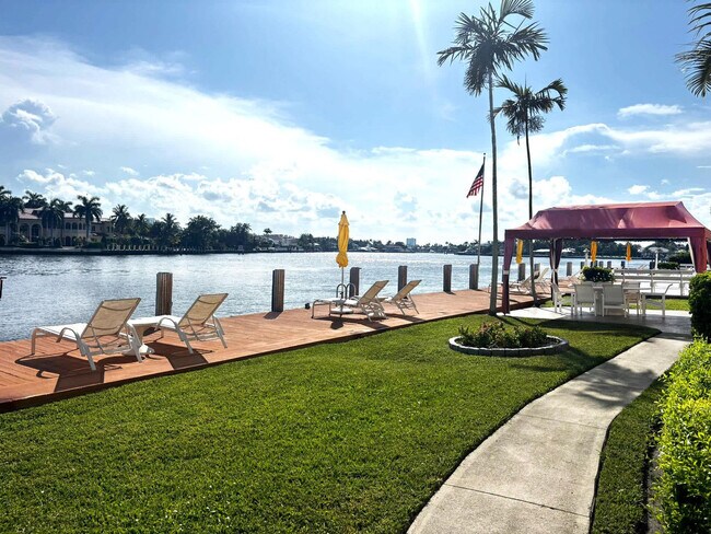 Building Photo - 2908 Bayshore Dr