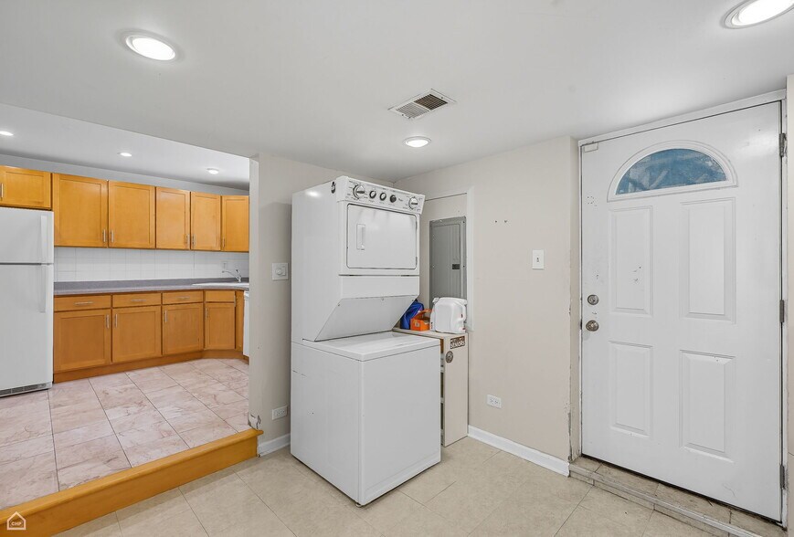 Building Photo - 3709 W Potomac Ave