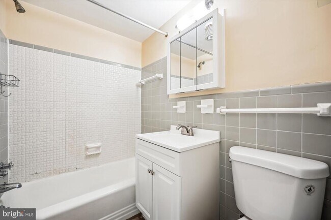 Building Photo - 10201 Grosvenor Pl