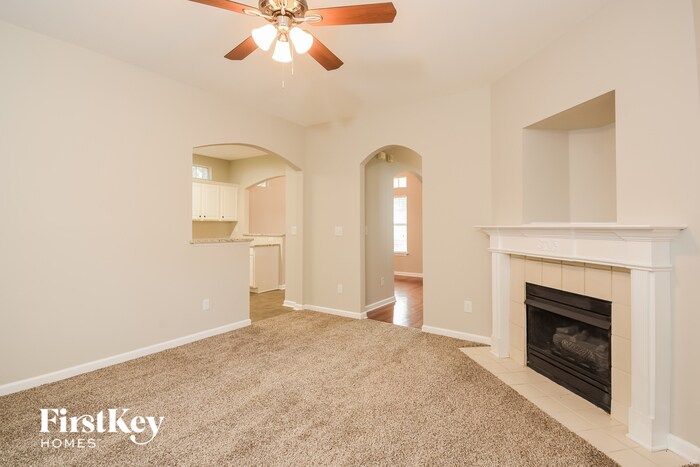 Building Photo - 302 Pinehurst Way