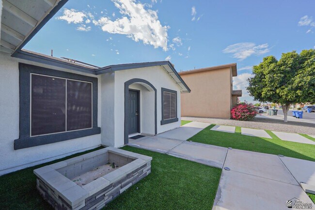 Building Photo - 643 13th St