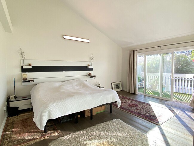 Building Photo - Stunning 3-bedroom, 2-bathroom coastal condo with Modern Custom Upgrades!