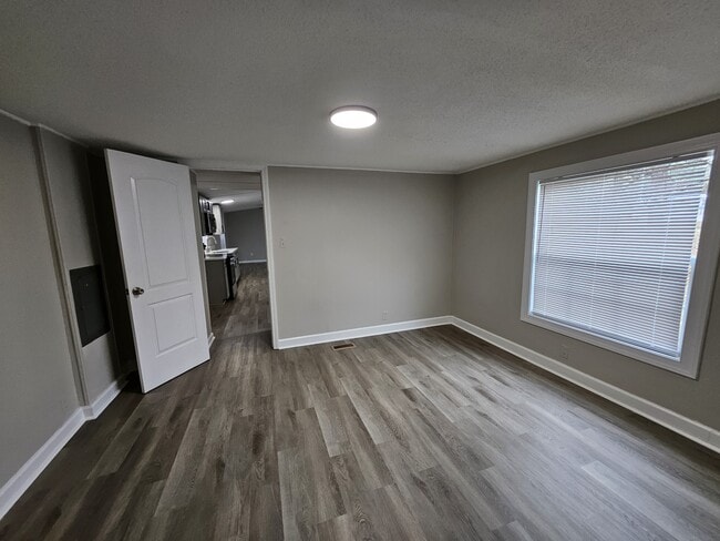 Building Photo - 118 Oakridge Dr