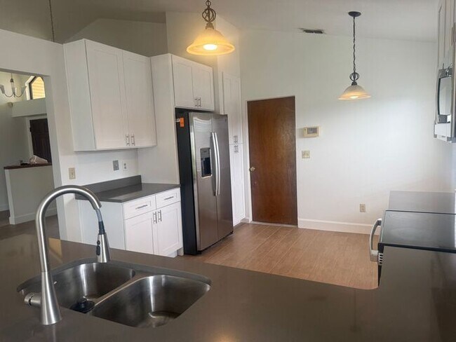 Building Photo - Charming Single-Family Home in Oviedo, FL