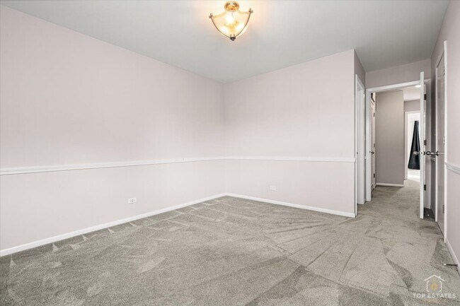 Building Photo - 1260 Cranbrook Dr