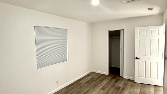 Building Photo - 10851 Hamill St